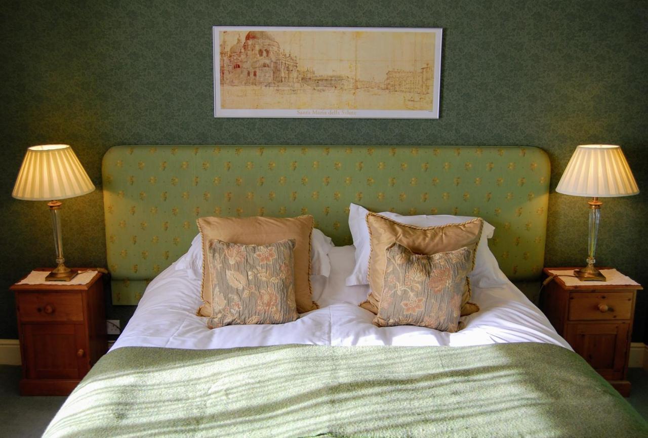 Hotel The Old Vicarage Dolfor Newtown  Esterno foto