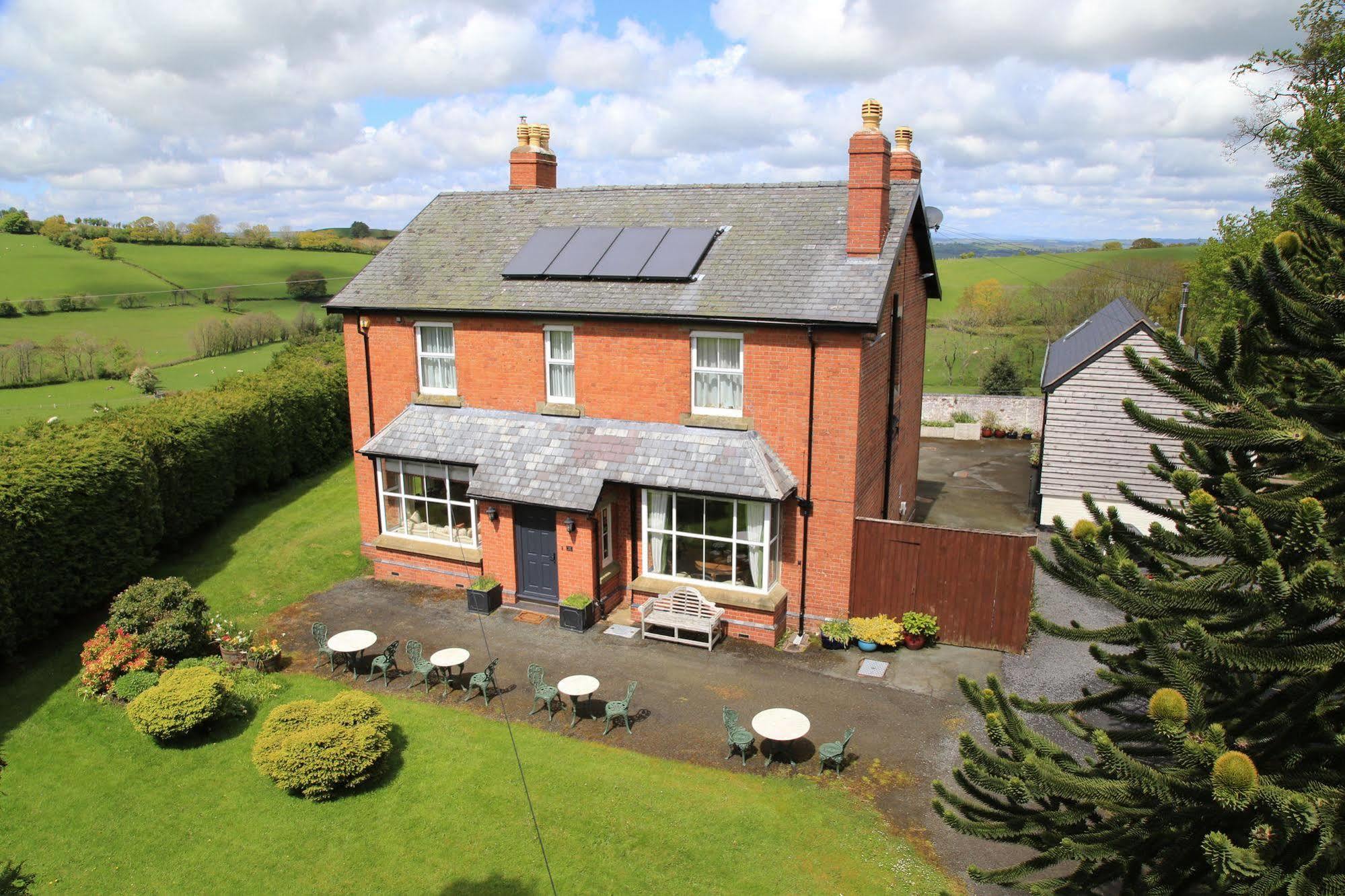 Hotel The Old Vicarage Dolfor Newtown  Esterno foto