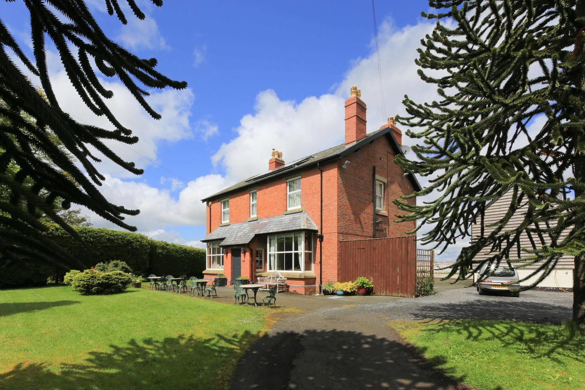 Hotel The Old Vicarage Dolfor Newtown  Esterno foto