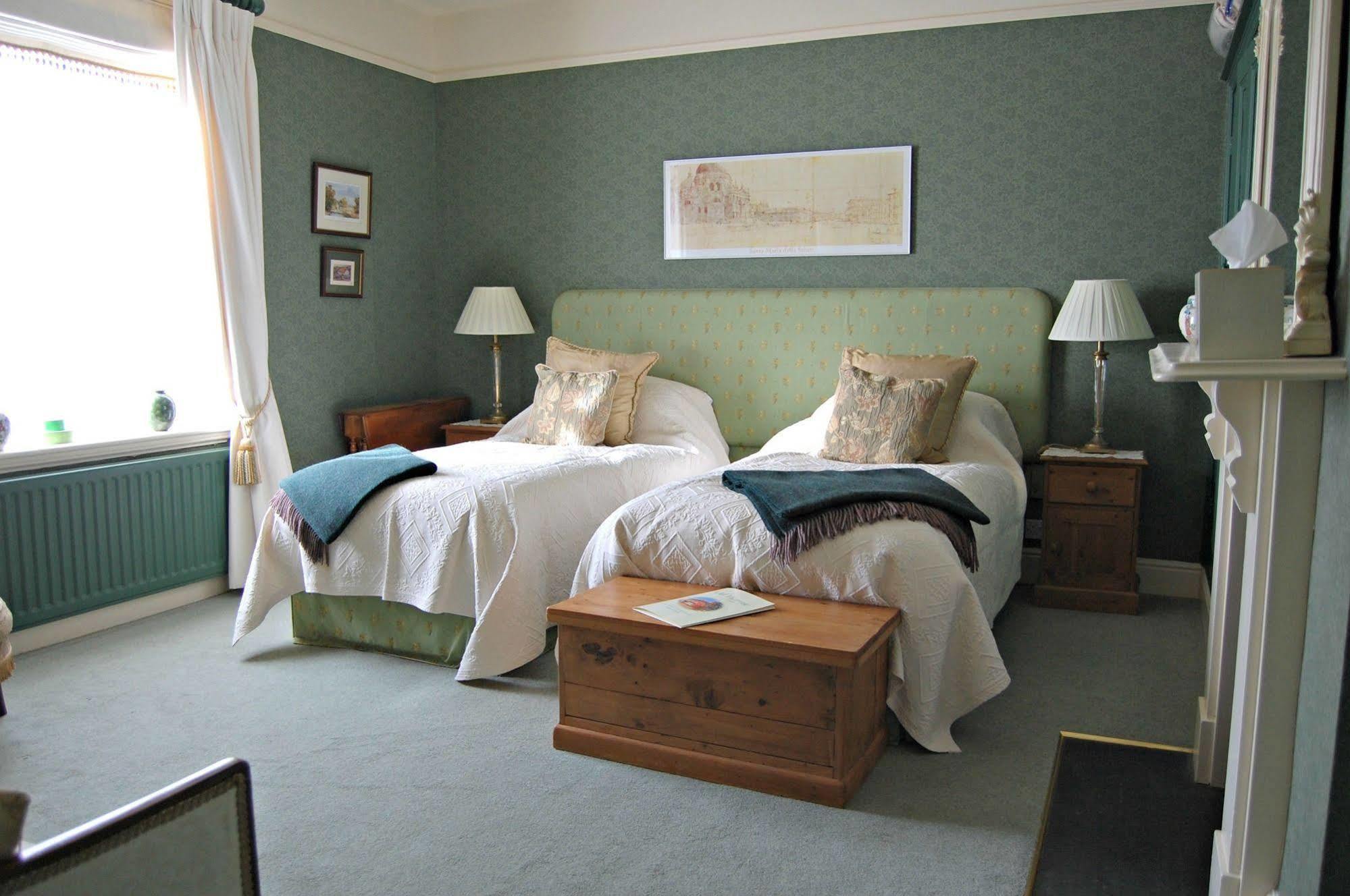 Hotel The Old Vicarage Dolfor Newtown  Esterno foto