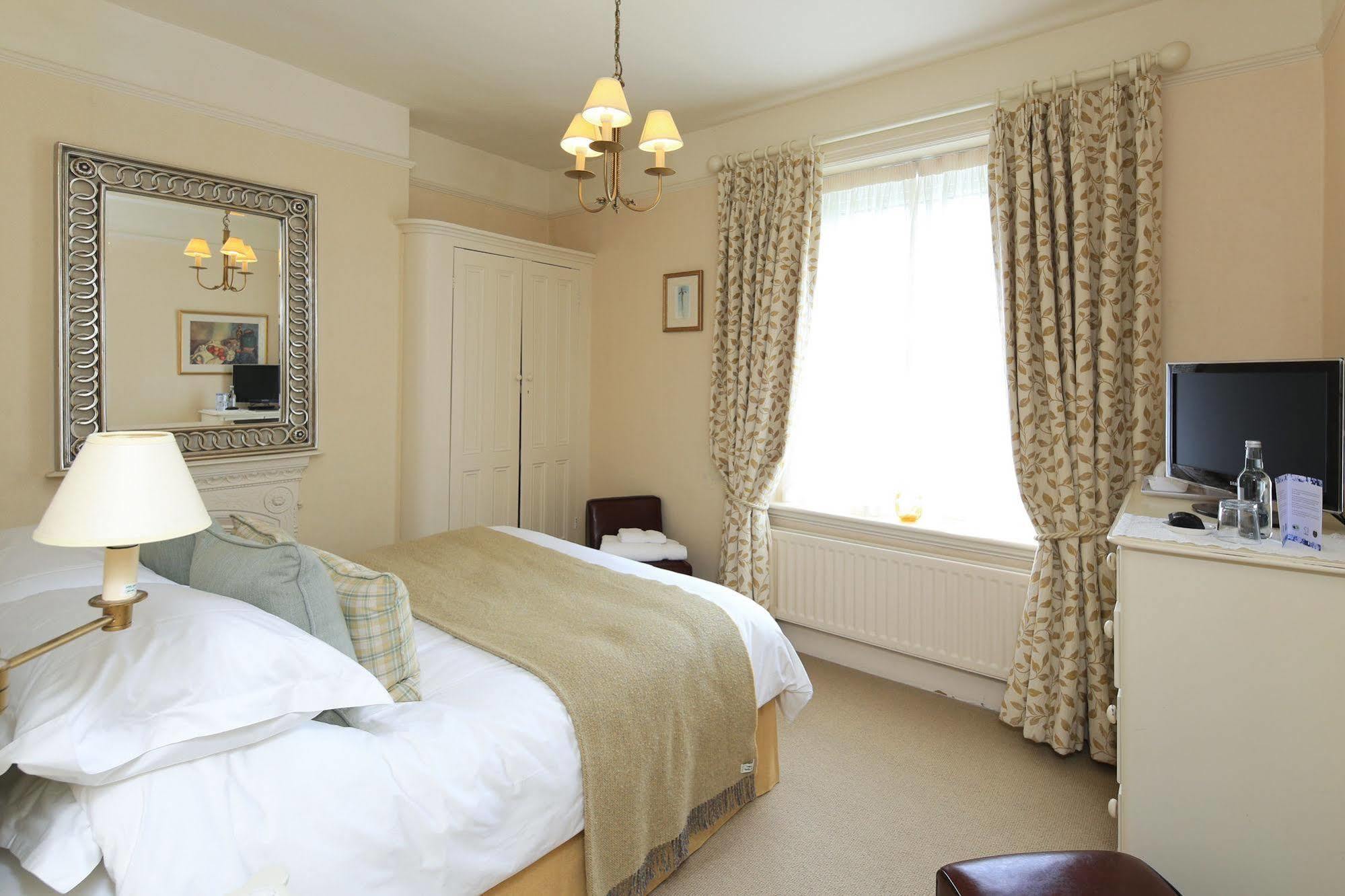 Hotel The Old Vicarage Dolfor Newtown  Esterno foto