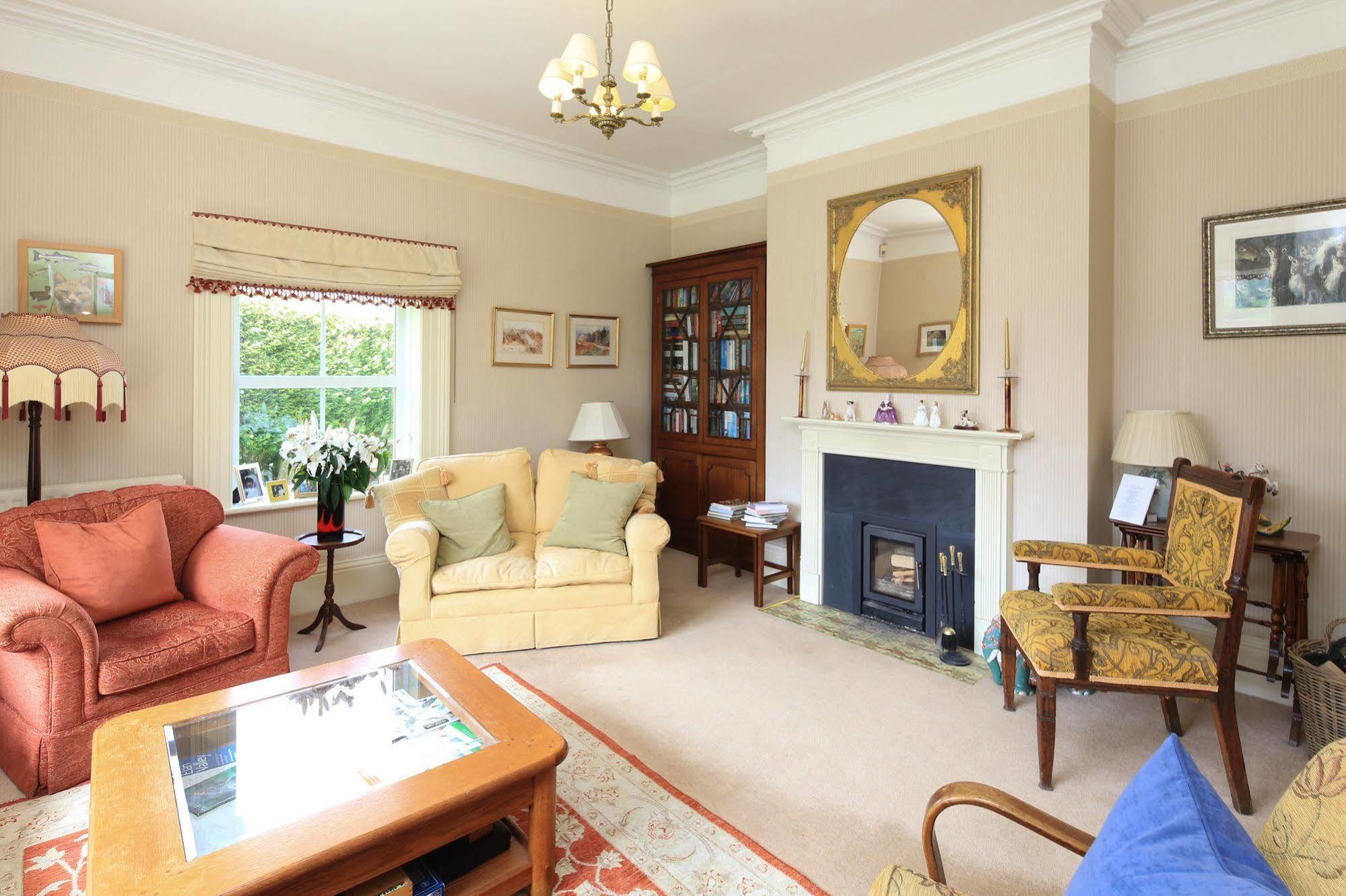 Hotel The Old Vicarage Dolfor Newtown  Esterno foto