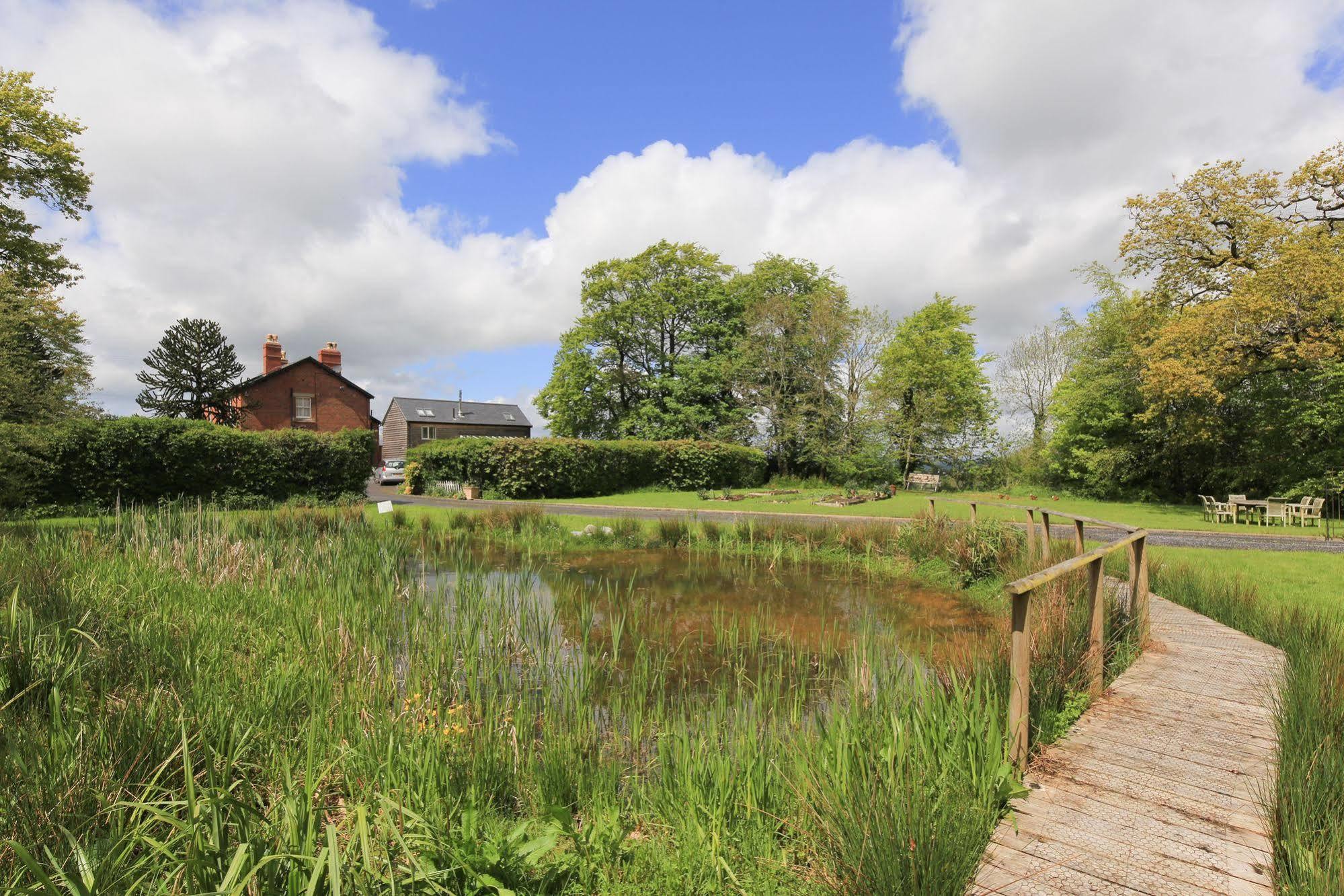 Hotel The Old Vicarage Dolfor Newtown  Esterno foto